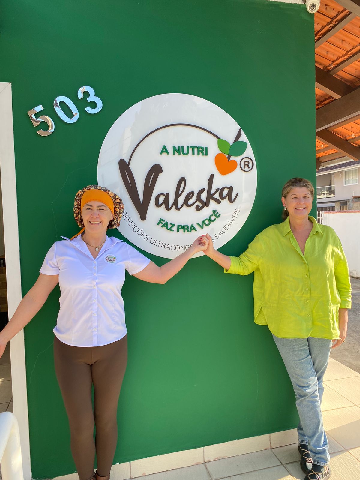 Carla Petters visita empresa Valeska De Costa